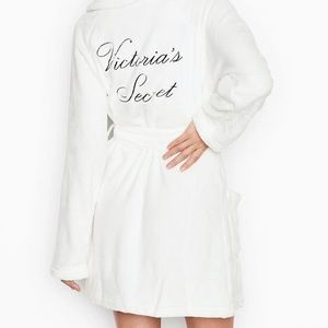 Victoria's Secret Plush Short Robe NEW